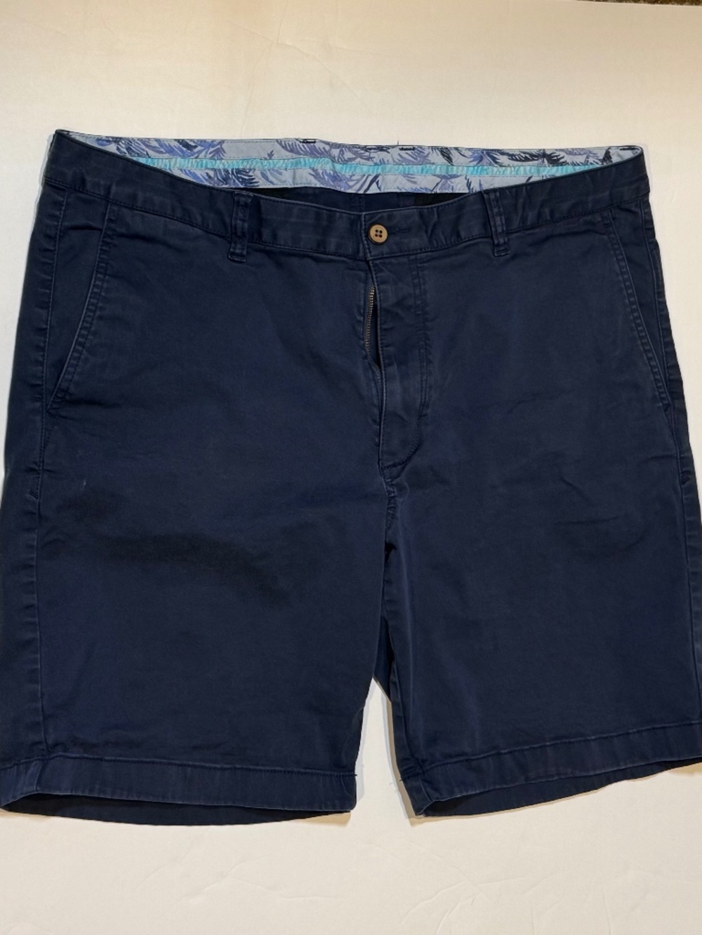 Tommy Bahama Navy Cotton Shorts Size 38 with an 8" inseam